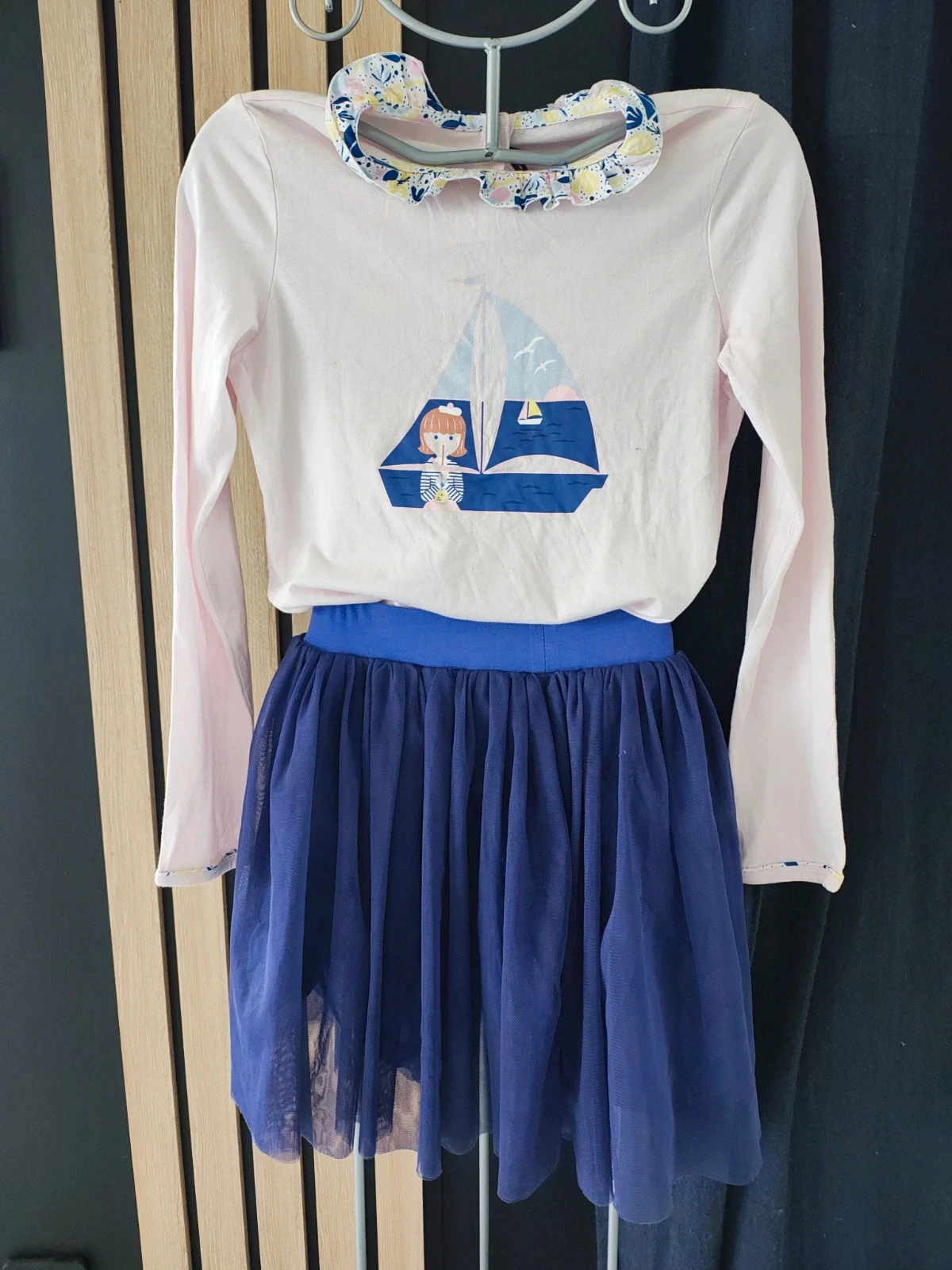 10-11 ans ensemble teeshirt sergent major (11 ans) et jupe sans marque (10 ans)